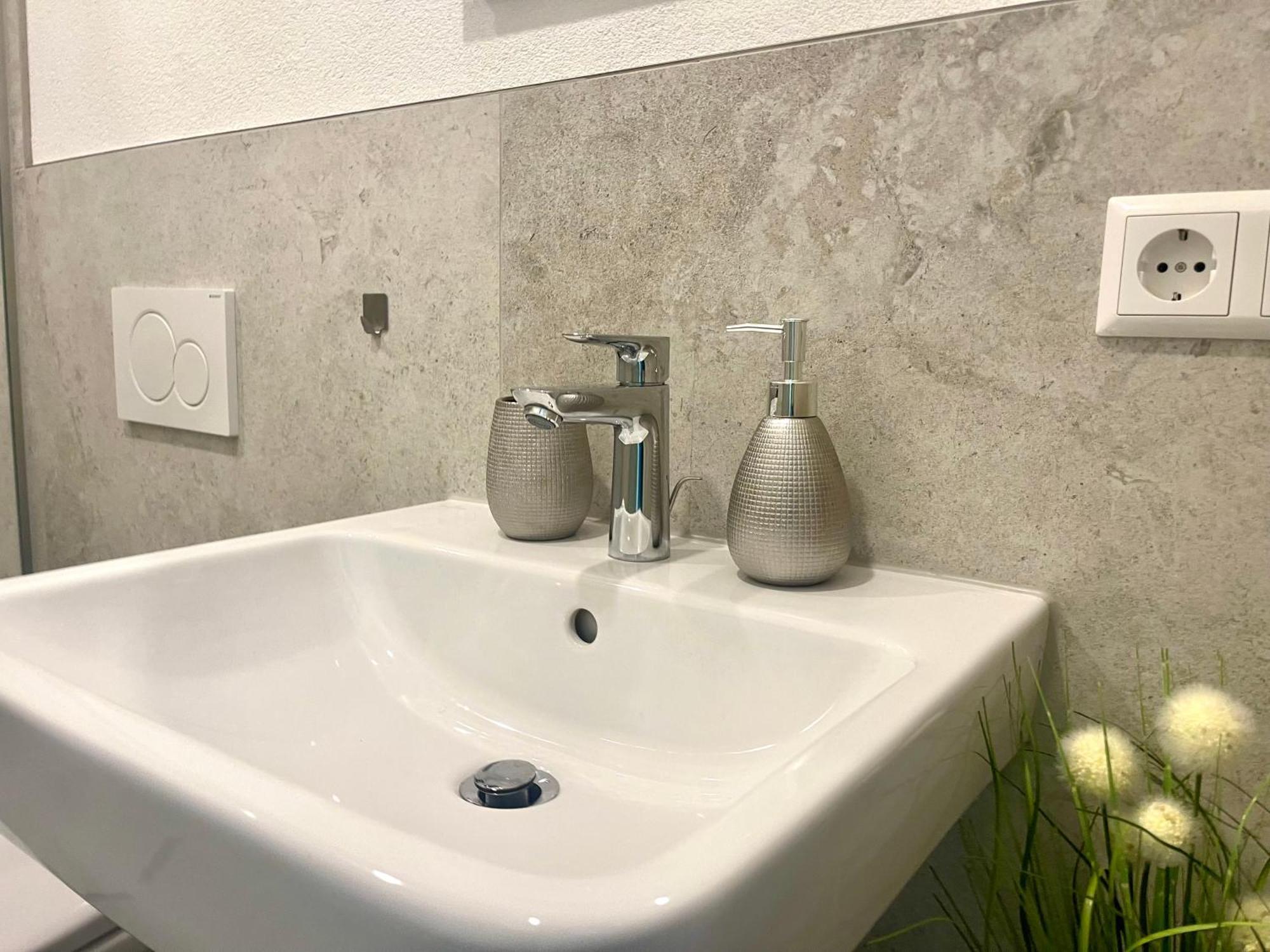 Neu Schwarzwald Zimmer Am Schloessle Goldstadt Pforzheim Zewnętrze zdjęcie